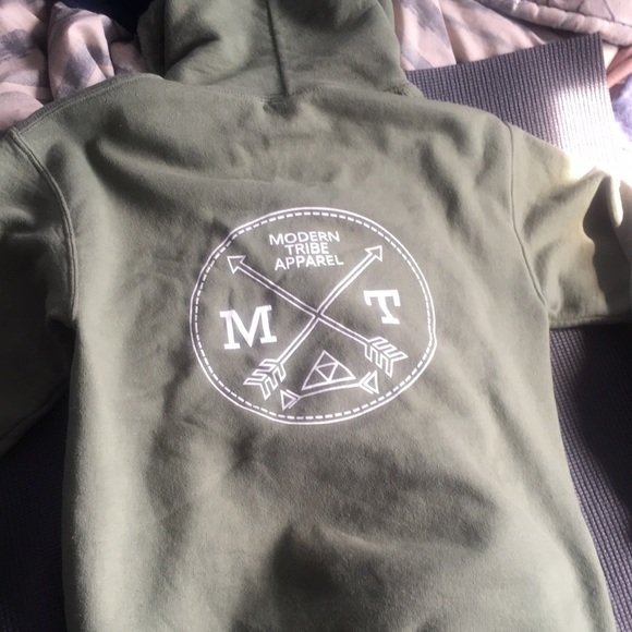 Green sweater - Picture 2 of 2